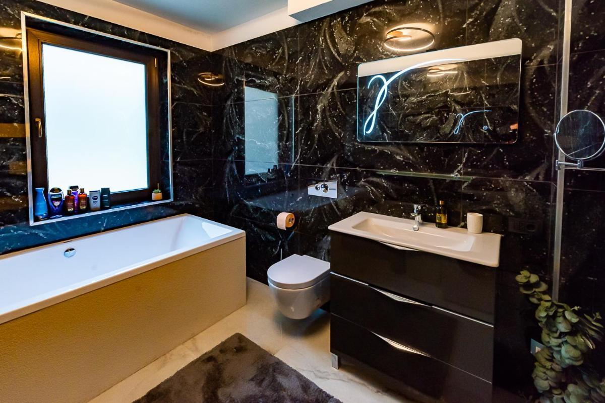 Moky Rezident Apartment Arad Ngoại thất bức ảnh
